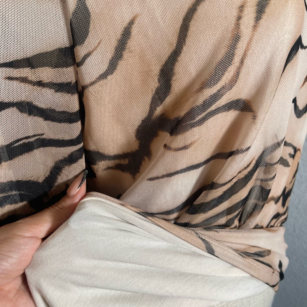 Stylish Animal Print Women's Top - Picture 4 of 10